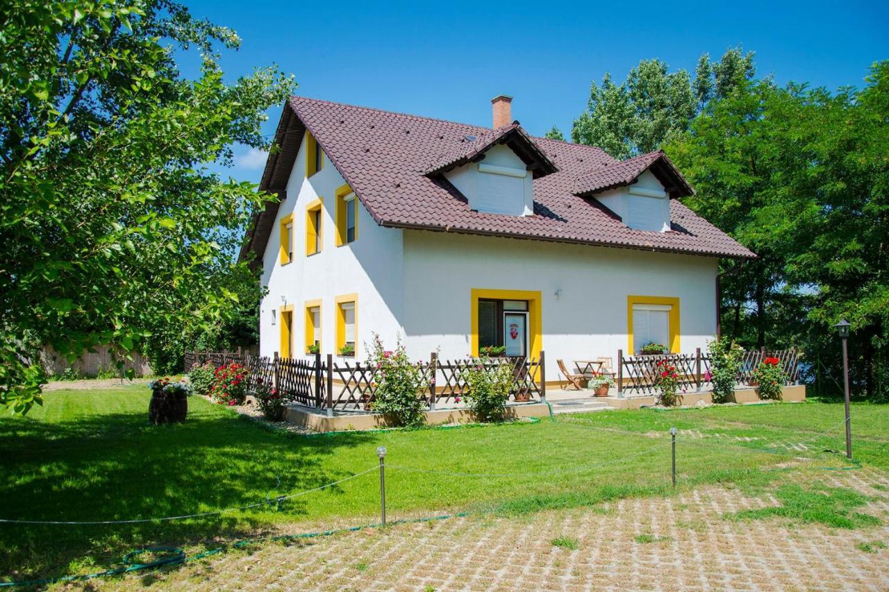 Nature Centrum Vendégház Gyortelek Exterior foto